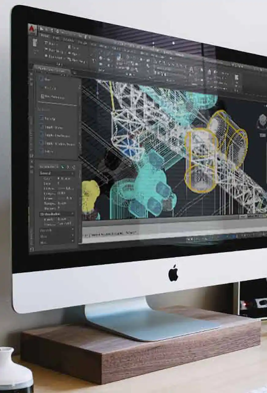 Büro mit Computer auf dem AutoCAD MEP läuft