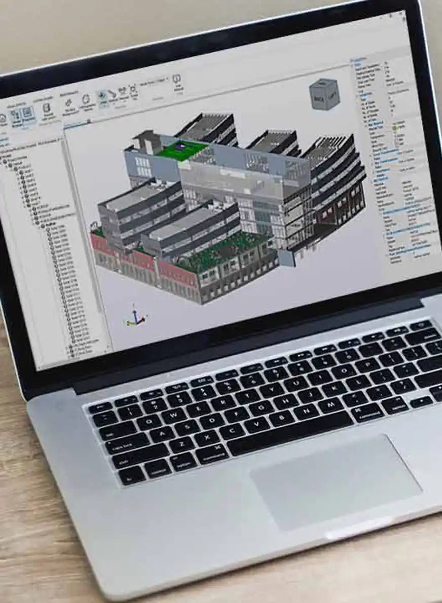 Büro mit Computer auf dem Revit läuft